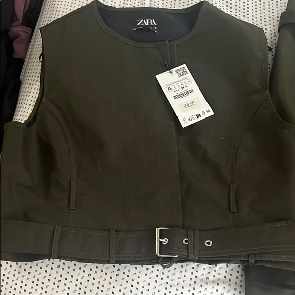 Zara Olive Green Belted Top with cargo skirt - Picture 4 of 7